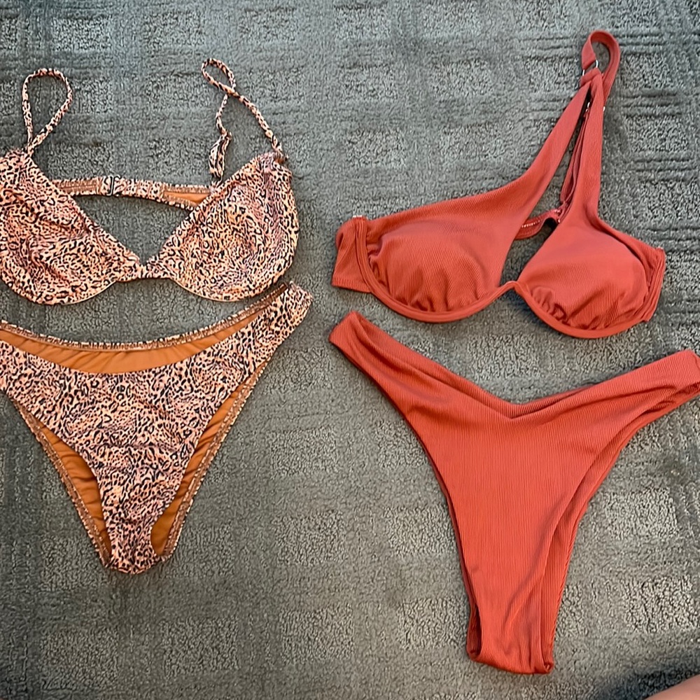 Two bikinis ! Both underwire size 34 D bottoms size medium Large !